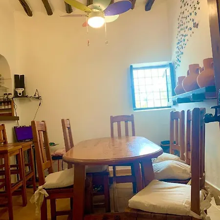 Casa vacanze 5 Double Bedrooms. 3 Bathrooms.2 Kitchens And Big Swimming Pool Wifi *