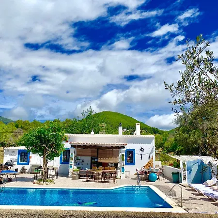 Casa vacanze 5 Double Bedrooms. 3 Bathrooms.2 Kitchens And Big Swimming Pool Wifi Santa Eularia des Riu