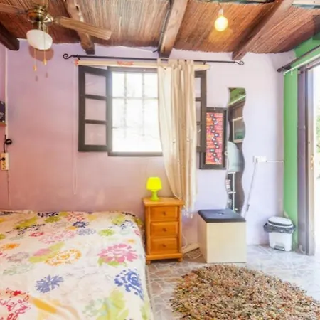 5 Double Bedrooms. 3 Bathrooms.2 Kitchens And Big Swimming Pool Wifi Casa vacanze