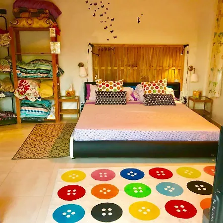 Casa vacanze 5 Double Bedrooms. 3 Bathrooms.2 Kitchens And Big Swimming Pool Wifi *