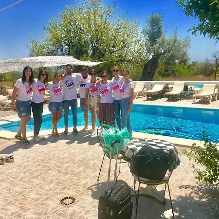 Casa vacanze 5 Double Bedrooms. 3 Bathrooms.2 Kitchens And Big Swimming Pool Wifi Santa Eularia des Riu