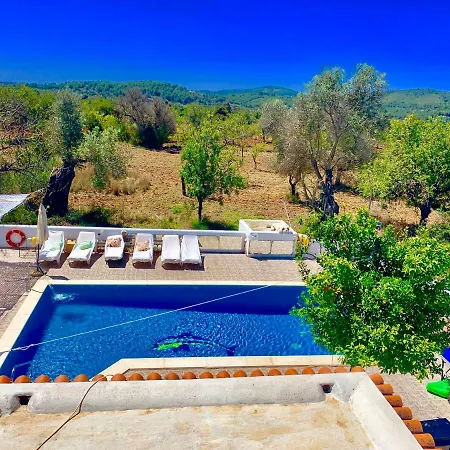 5 Double Bedrooms. 3 Bathrooms.2 Kitchens And Big Swimming Pool Wifi Santa Eularia des Riu