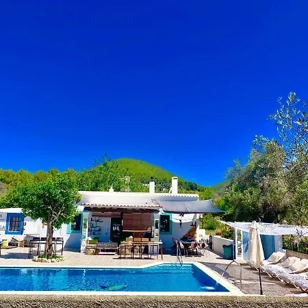 5 Double Bedrooms. 3 Bathrooms.2 Kitchens And Big Swimming Pool Wifi Casa vacanze