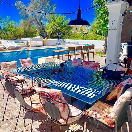Casa vacanze 5 Double Bedrooms. 3 Bathrooms.2 Kitchens And Big Swimming Pool Wifi Santa Eularia des Riu