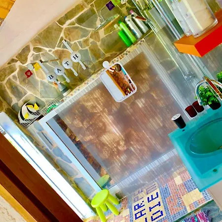 5 Double Bedrooms. 3 Bathrooms.2 Kitchens And Big Swimming Pool Wifi Будинок відпочинку *