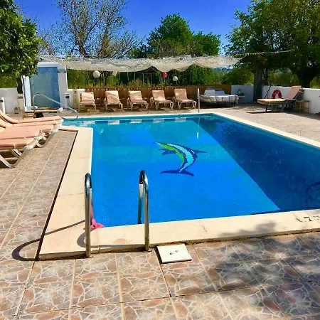 Будинок відпочинку 5 Double Bedrooms. 3 Bathrooms.2 Kitchens And Big Swimming Pool Wifi Санта-Еулалія-дель-Ріо