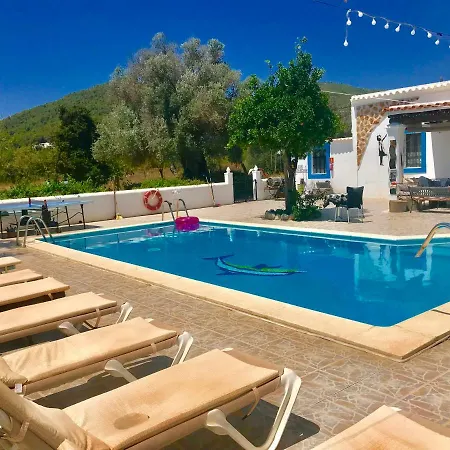 5 Double Bedrooms. 3 Bathrooms.2 Kitchens And Big Swimming Pool Wifi Будинок відпочинку Санта-Еулалія-дель-Ріо