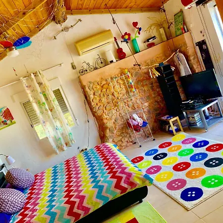 5 Double Bedrooms. 3 Bathrooms.2 Kitchens And Big Swimming Pool Wifi * Санта-Еулалія-дель-Ріо