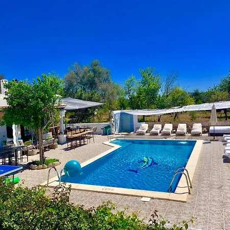 5 Double Bedrooms. 3 Bathrooms.2 Kitchens And Big Swimming Pool Wifi Будинок відпочинку Санта-Еулалія-дель-Ріо