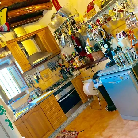 5 Double Bedrooms. 3 Bathrooms.2 Kitchens And Big Swimming Pool Wifi *