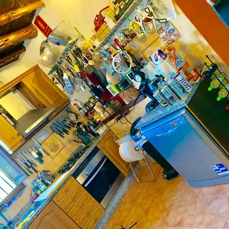 5 Double Bedrooms. 3 Bathrooms.2 Kitchens And Big Swimming Pool Wifi * Санта-Еулалія-дель-Ріо