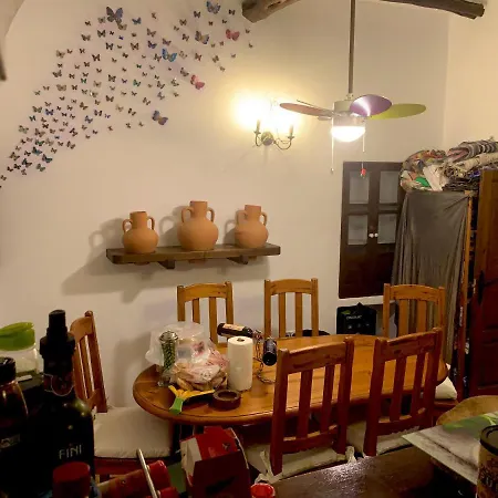 Будинок відпочинку 5 Double Bedrooms. 3 Bathrooms.2 Kitchens And Big Swimming Pool Wifi *